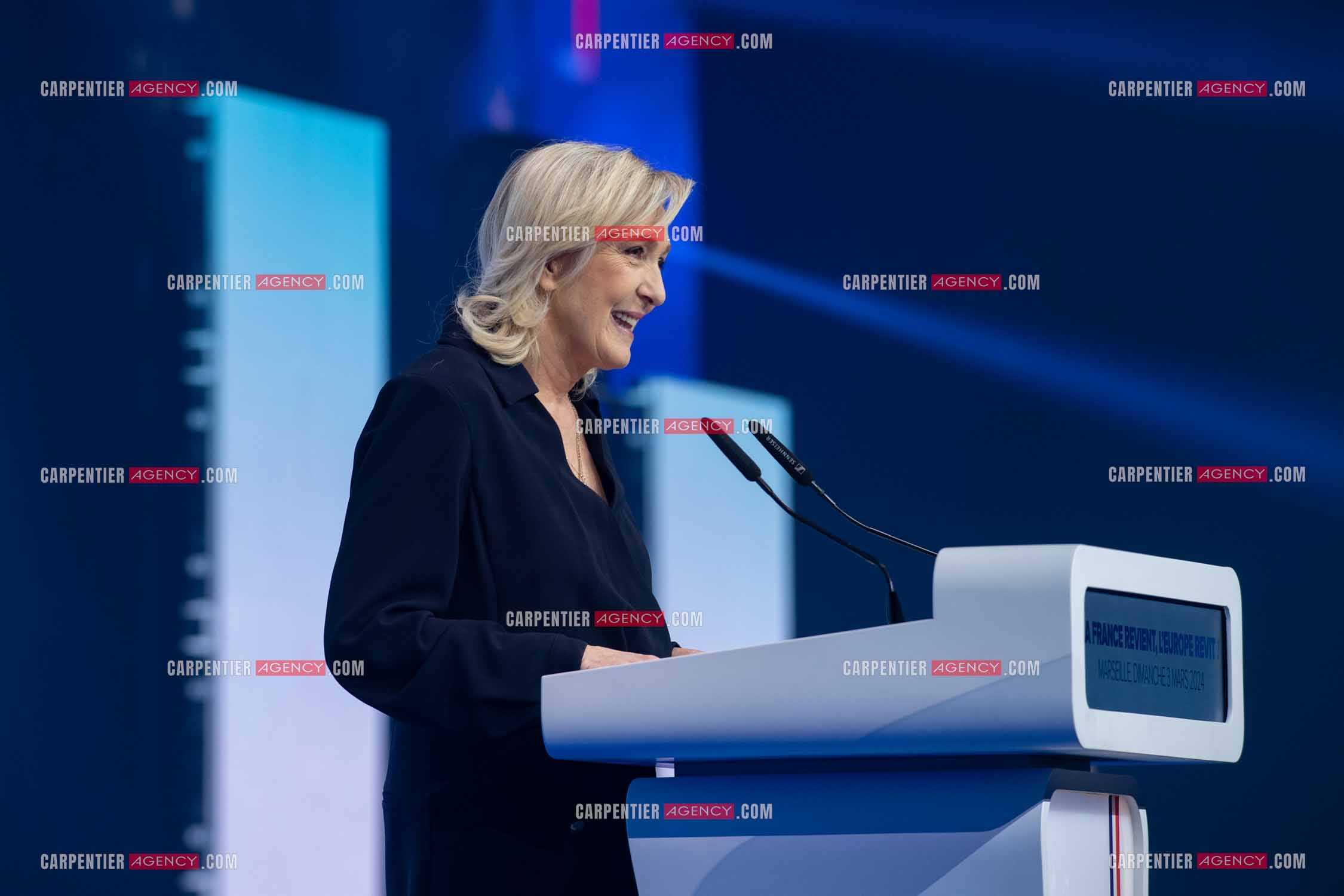 Le président du Rassemblement National Jordan Bardella et Marine Le Pen devant plus de 6000 personnes au parc Chanot à Marseille pour le début de la campagne des élections européennes 2024.