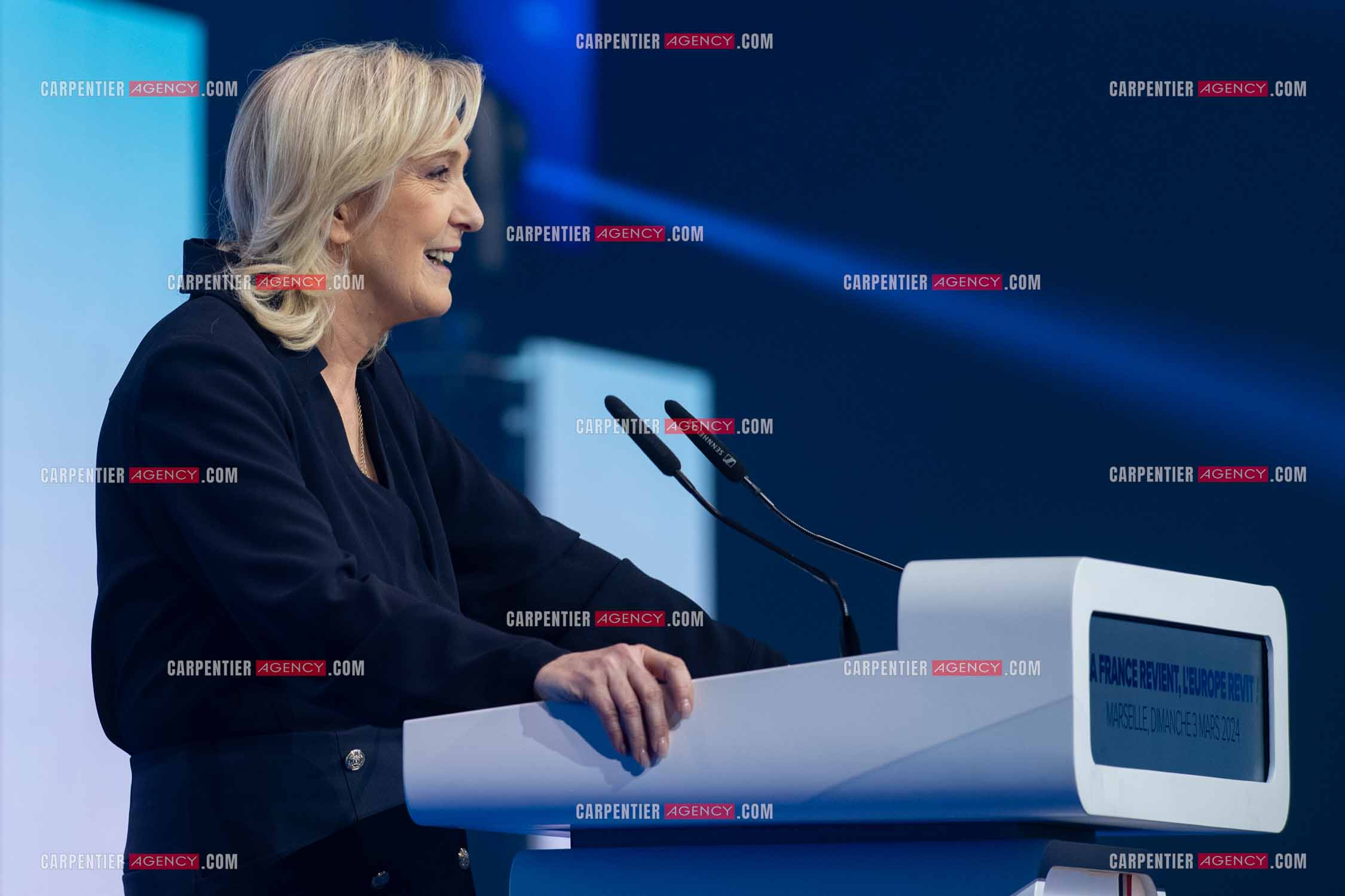 Le président du Rassemblement National Jordan Bardella et Marine Le Pen devant plus de 6000 personnes au parc Chanot à Marseille pour le début de la campagne des élections européennes 2024.