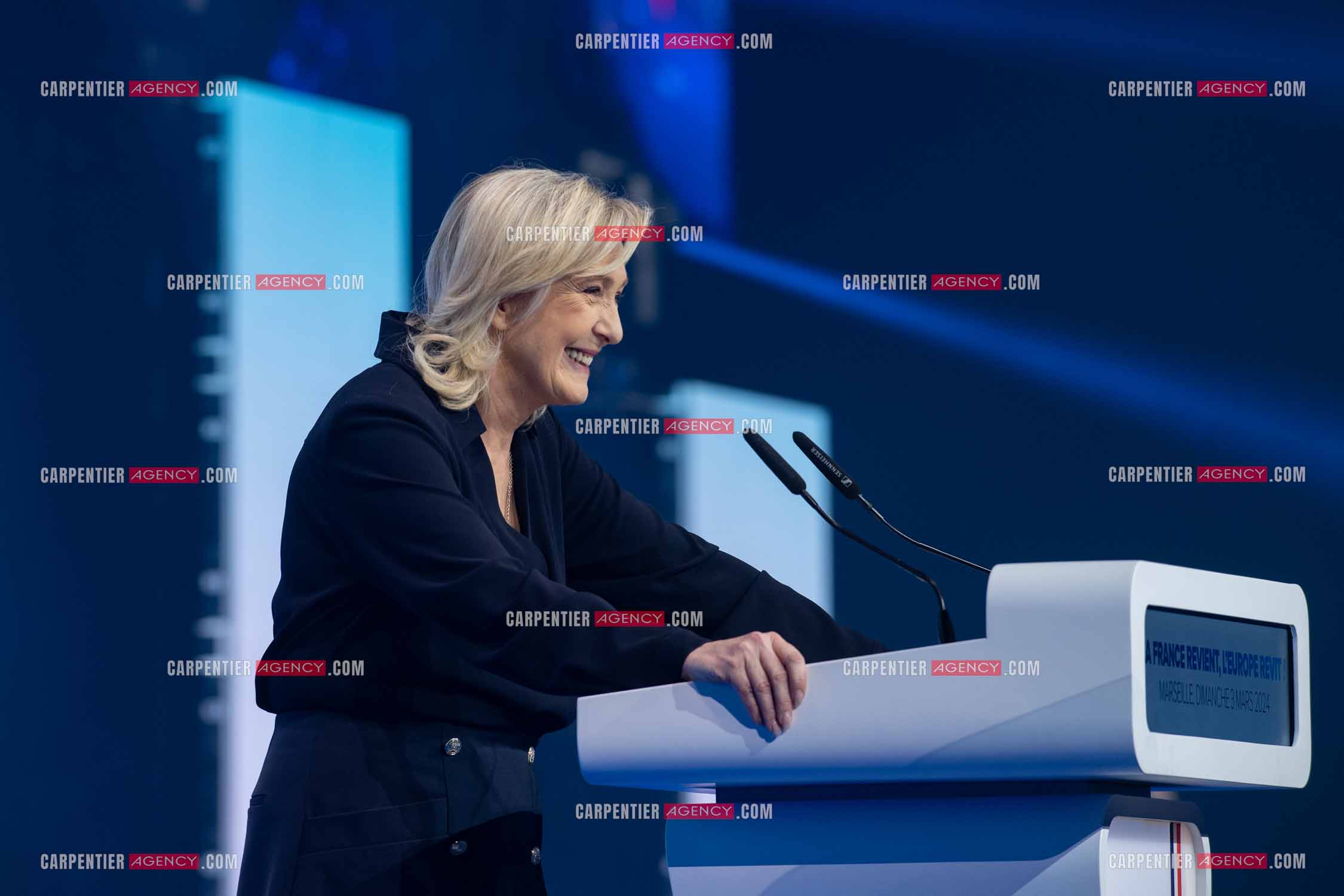 Le président du Rassemblement National Jordan Bardella et Marine Le Pen devant plus de 6000 personnes au parc Chanot à Marseille pour le début de la campagne des élections européennes 2024.