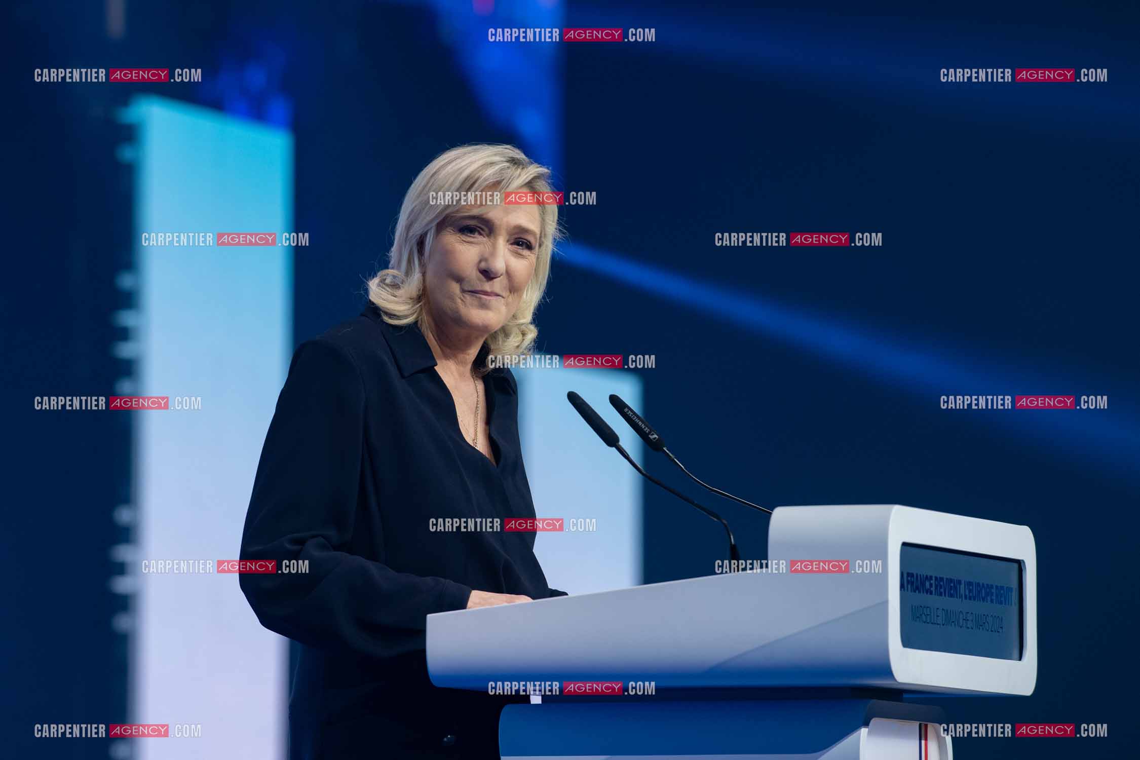 Le président du Rassemblement National Jordan Bardella et Marine Le Pen devant plus de 6000 personnes au parc Chanot à Marseille pour le début de la campagne des élections européennes 2024.