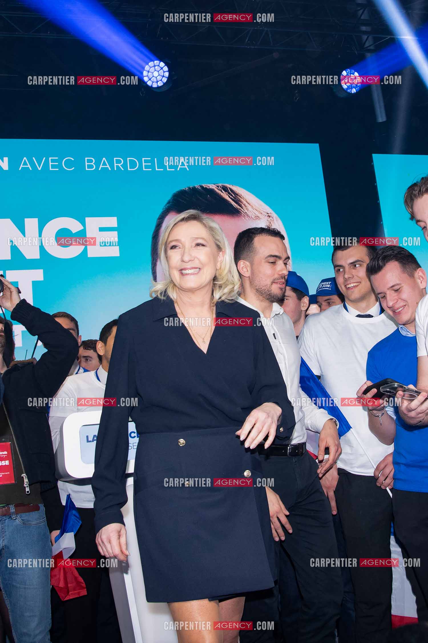Le président du Rassemblement National Jordan Bardella et Marine Le Pen devant plus de 6000 personnes au parc Chanot à Marseille pour le début de la campagne des élections européennes 2024.