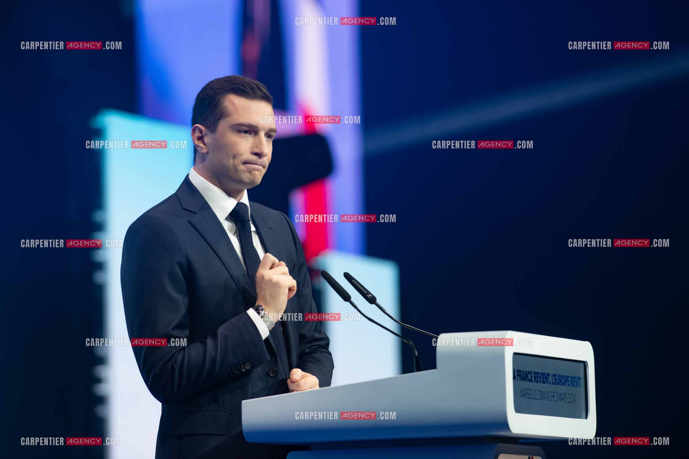 Le président du Rassemblement National Jordan Bardella et Marine Le Pen devant plus de 6000 personnes au parc Chanot à Marseille pour le début de la campagne des élections européennes 2024.