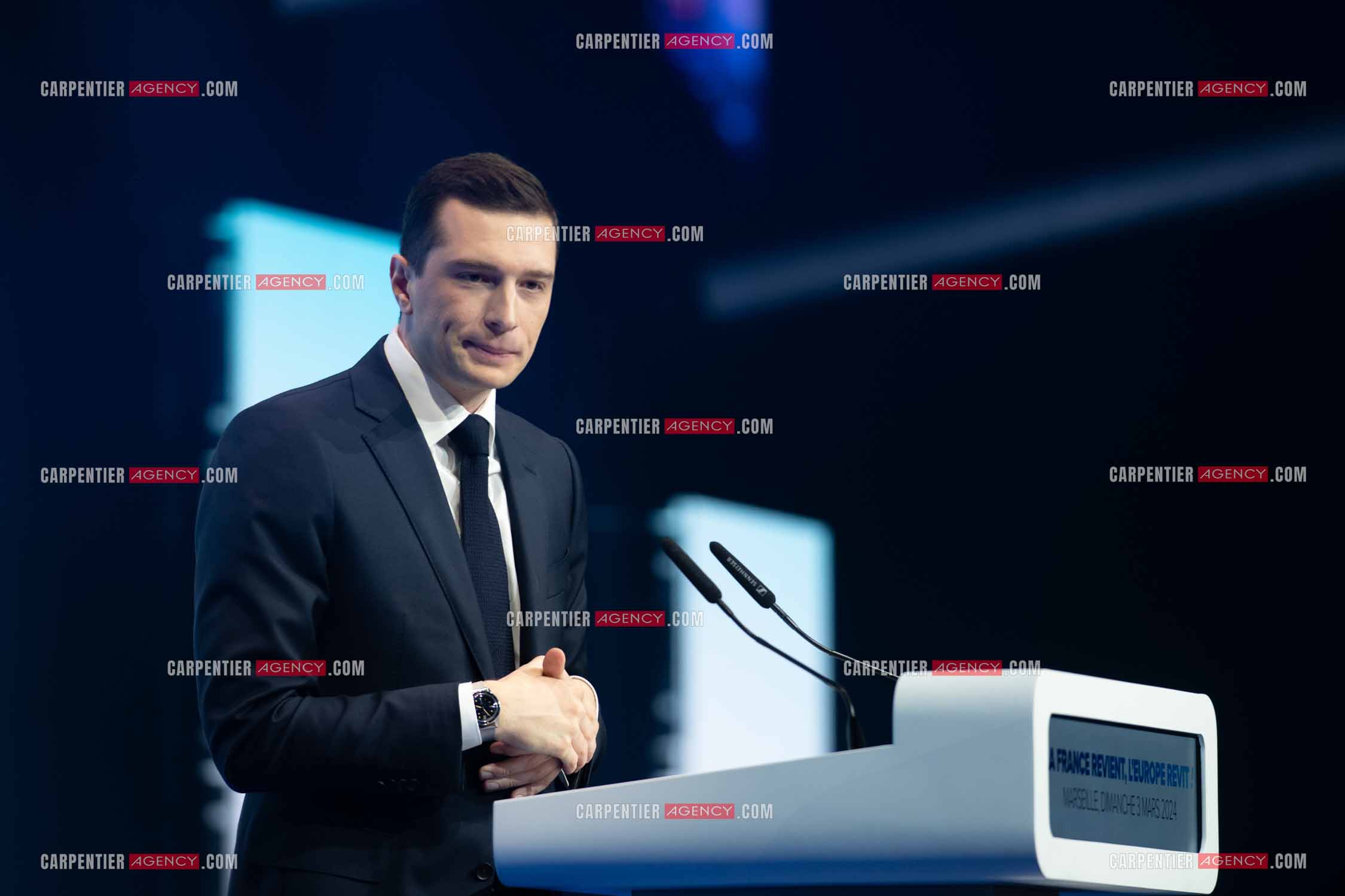 Le président du Rassemblement National Jordan Bardella et Marine Le Pen devant plus de 6000 personnes au parc Chanot à Marseille pour le début de la campagne des élections européennes 2024.