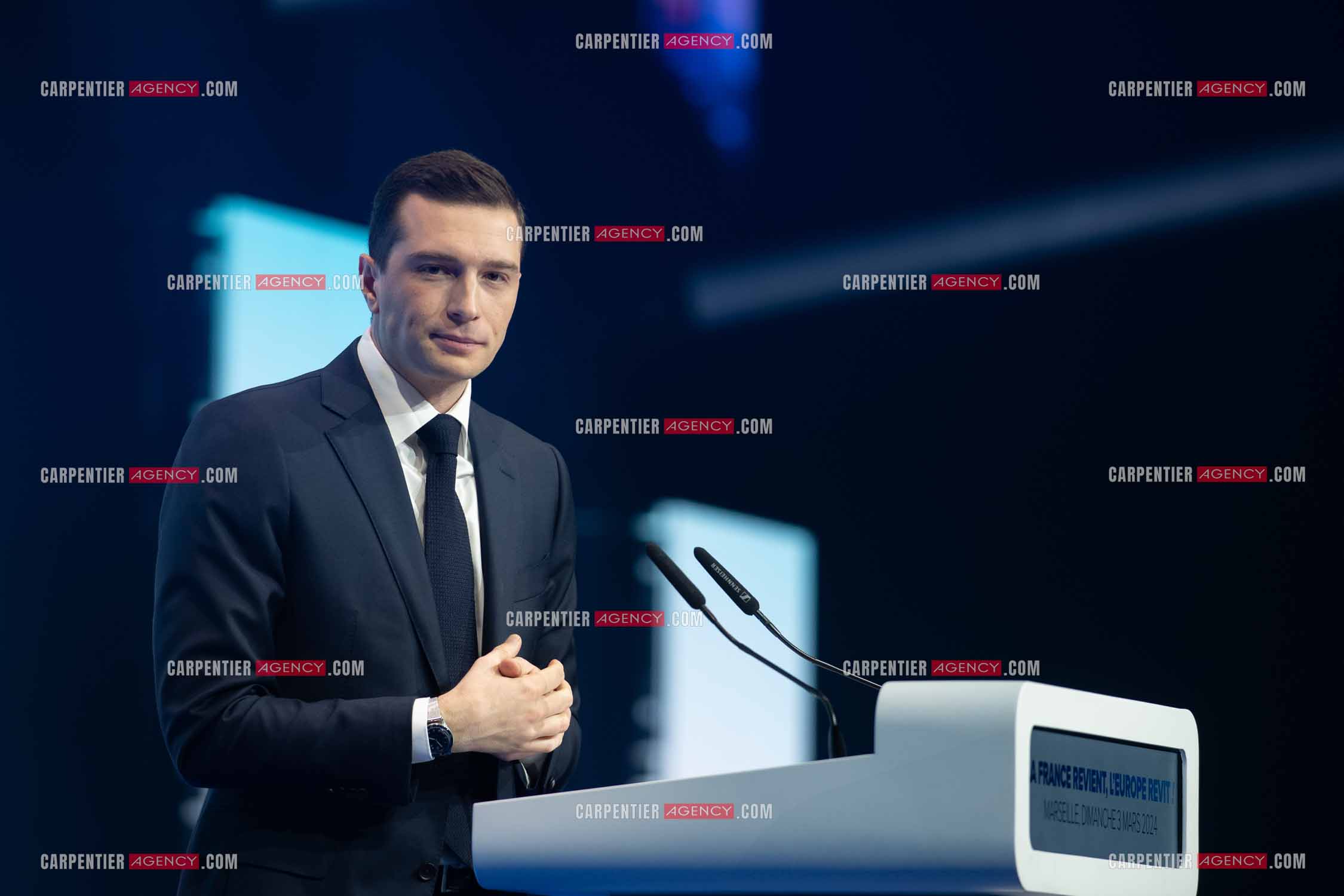 Le président du Rassemblement National Jordan Bardella et Marine Le Pen devant plus de 6000 personnes au parc Chanot à Marseille pour le début de la campagne des élections européennes 2024.