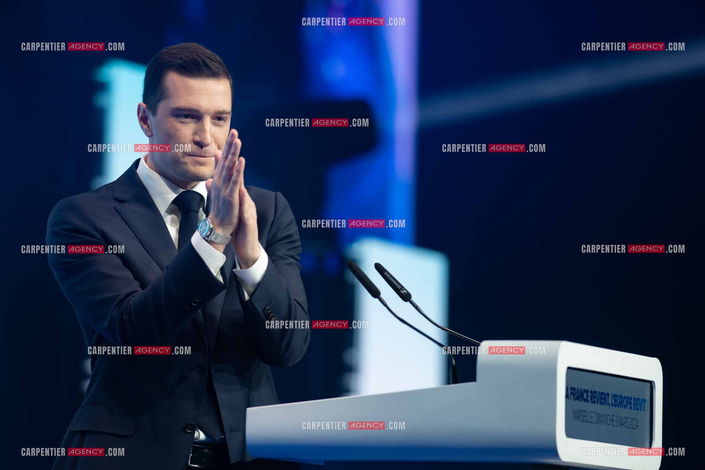 Le président du Rassemblement National Jordan Bardella et Marine Le Pen devant plus de 6000 personnes au parc Chanot à Marseille pour le début de la campagne des élections européennes 2024.