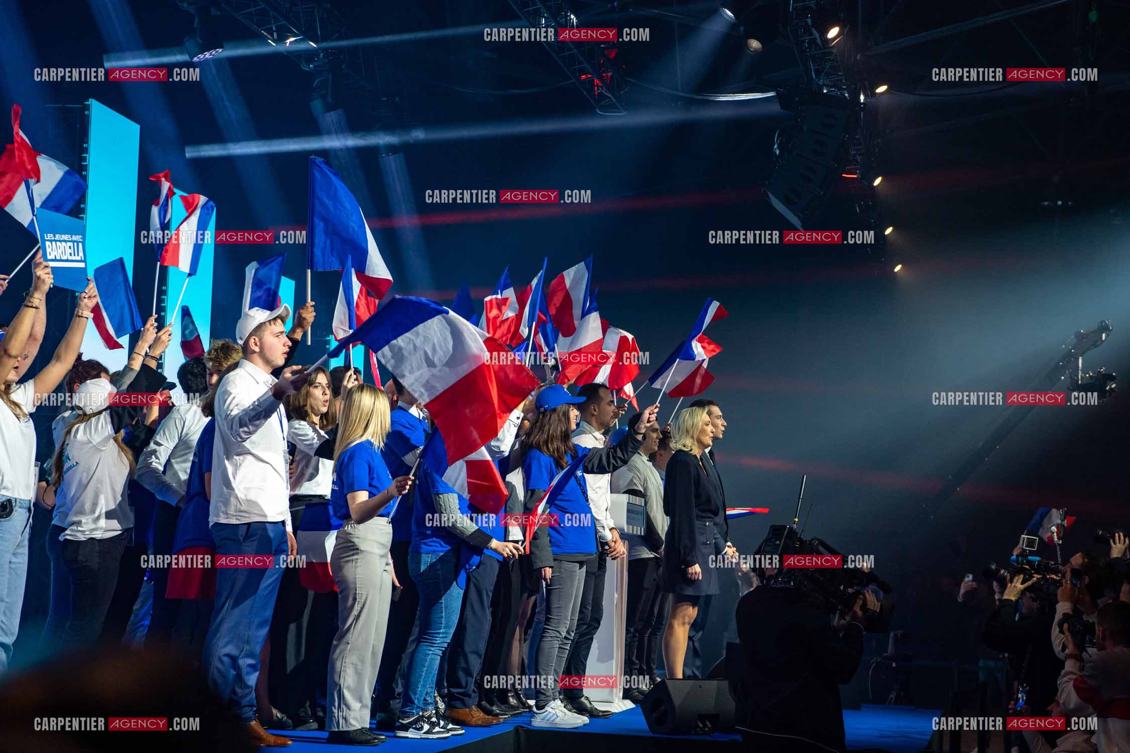 Le président du Rassemblement National Jordan Bardella et Marine Le Pen devant plus de 6000 personnes au parc Chanot à Marseille pour le début de la campagne des élections européennes 2024.