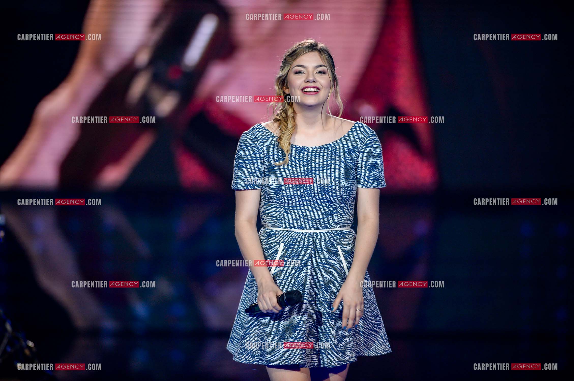 La chanteuse Anne Peichert, dite Louane lors d'un passage sur le plateau de The Voice pour la promo de son album “Chambre 12“.  ( Exclusif )